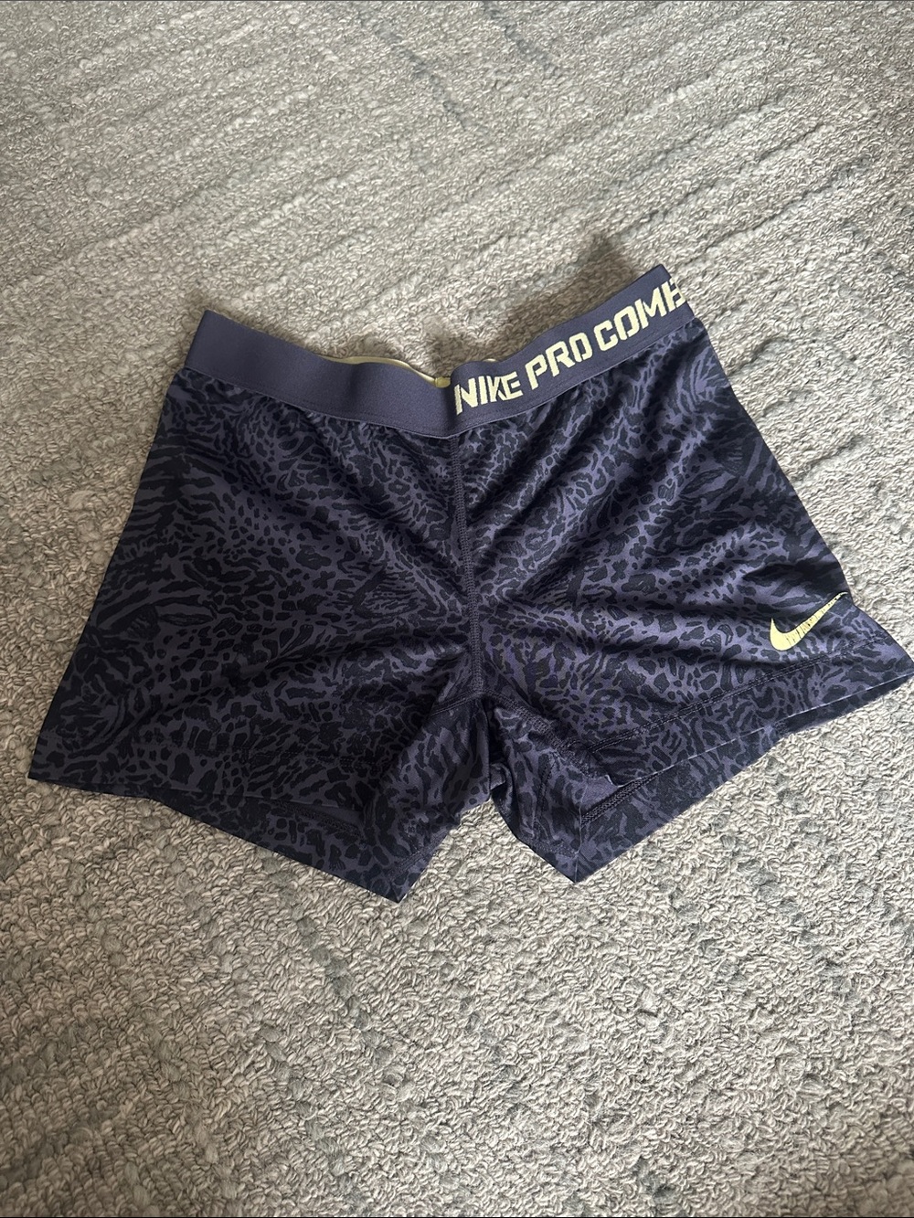 Nike Pro Women's Dark Printed Compression Shorts
